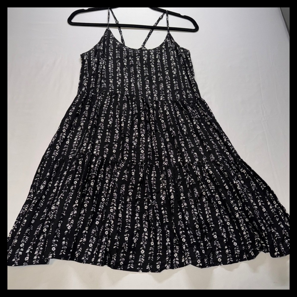 Mudd Lace Back Tiered Dress Women Medium Black Floral‎ Boho Sundress